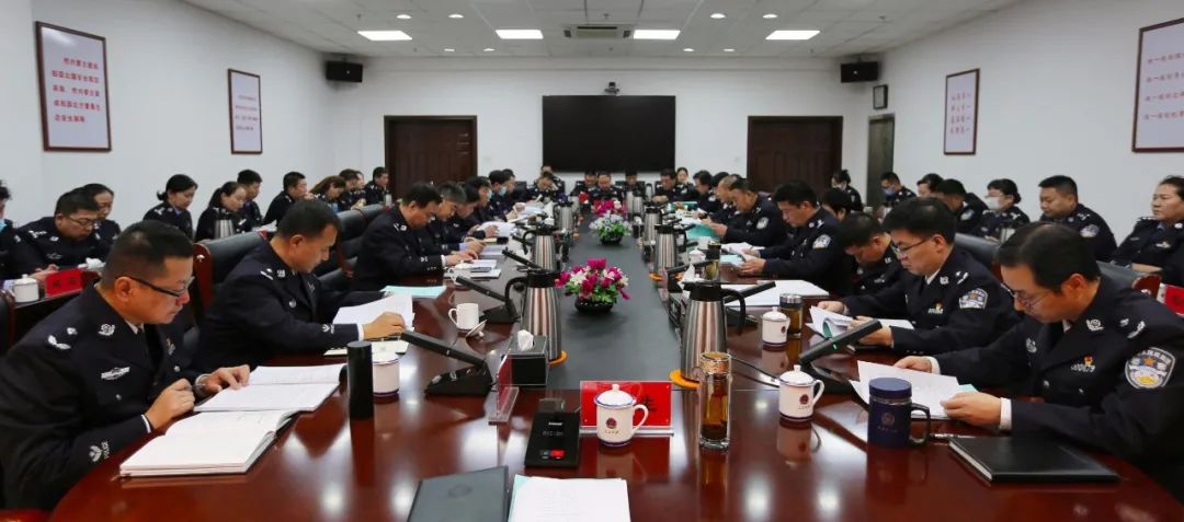 内蒙古警察职业学院党委召开2021年度党总支、党支部书记述职述责述廉评议考核工作会