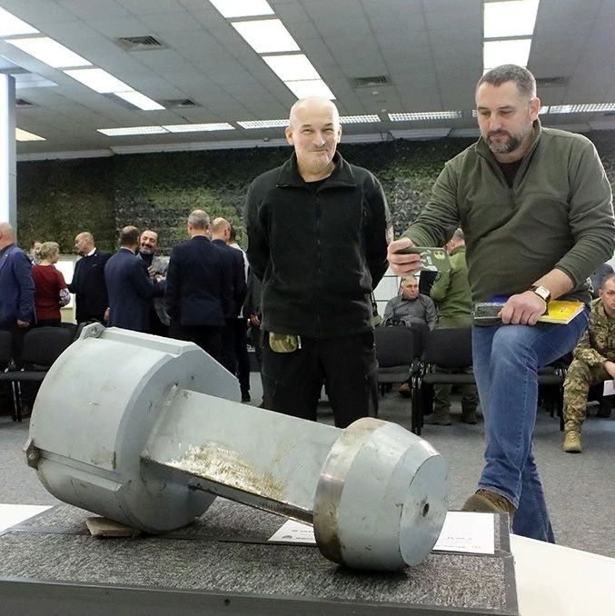 乌军方展示俄Kh-55巡航导弹碎片：可挂核弹