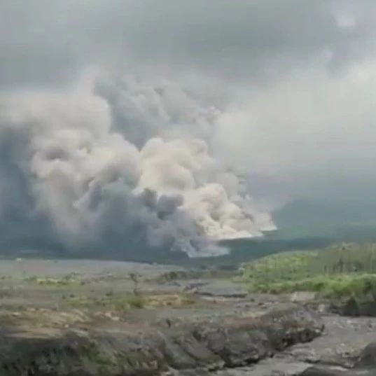 印尼塞梅鲁火山发生大规模喷发