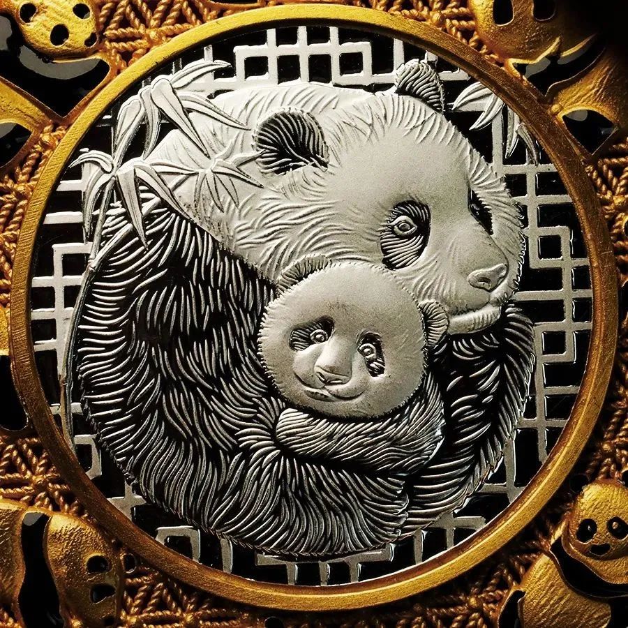 少量现货，熊猫银币40周年纪念版，行家来！