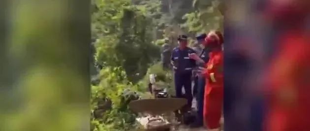 ​对话东航MU5735空难报警者：每个人都在为救援狂奔