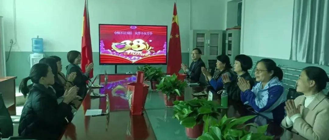 巾帼不让须眉，筑梦不负芳华 | 大荔县职教中心召开2022年“三八”妇女节座谈会