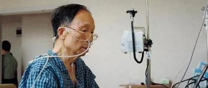 生前最后这段影像令人泪目！今天，缅怀！致敬！