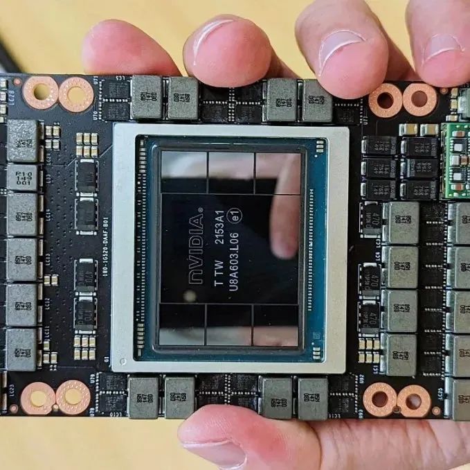 【简讯】NVIDIA H100 SXM实物现身；高通骁龙7 Gen1曝光…