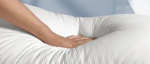 五星级酒店希尔顿的枕头有多好睡？“一沾床，就睡了个整觉”