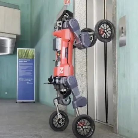 四足机器人学会“双腿站立下楼梯”！效率比腿式系统高83%