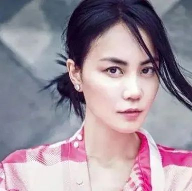 结婚次数最多的明星：宋丹丹三次，刘晓庆四次，都比不上八次的她