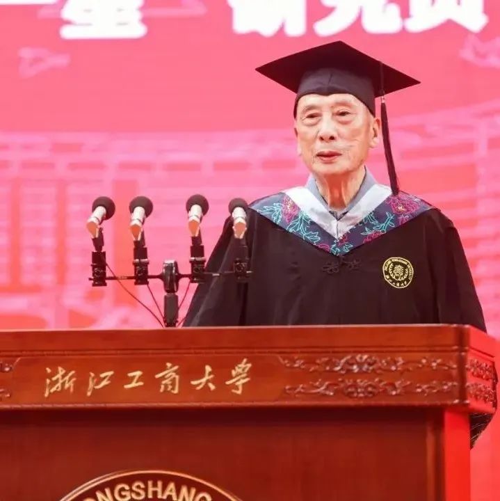 86岁“两弹一星”研究员拿下驾照，上个月刚参加了毕业典礼......