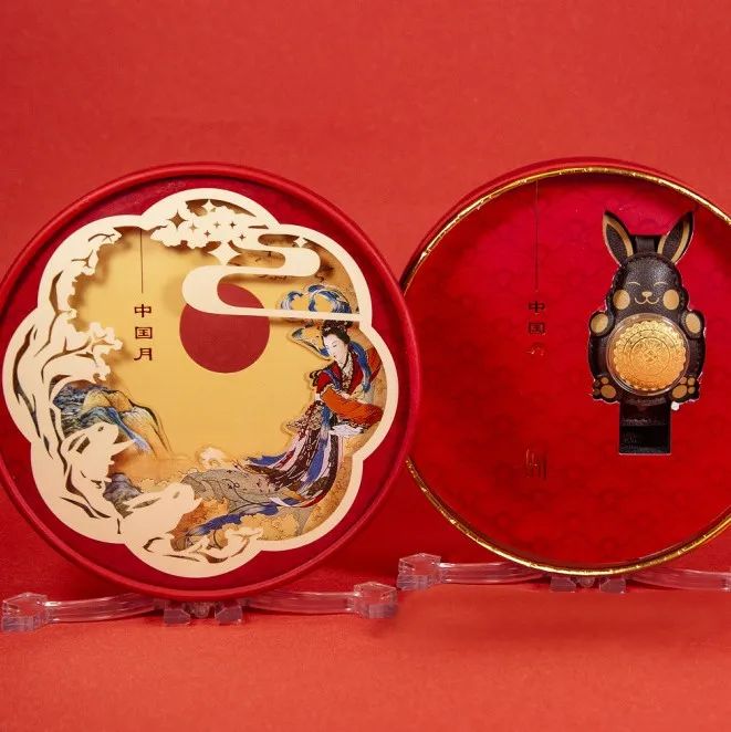 ​玉兔望团圆，国内知名珠宝品牌用一枚钥匙扣，作中国人的长情绵绵