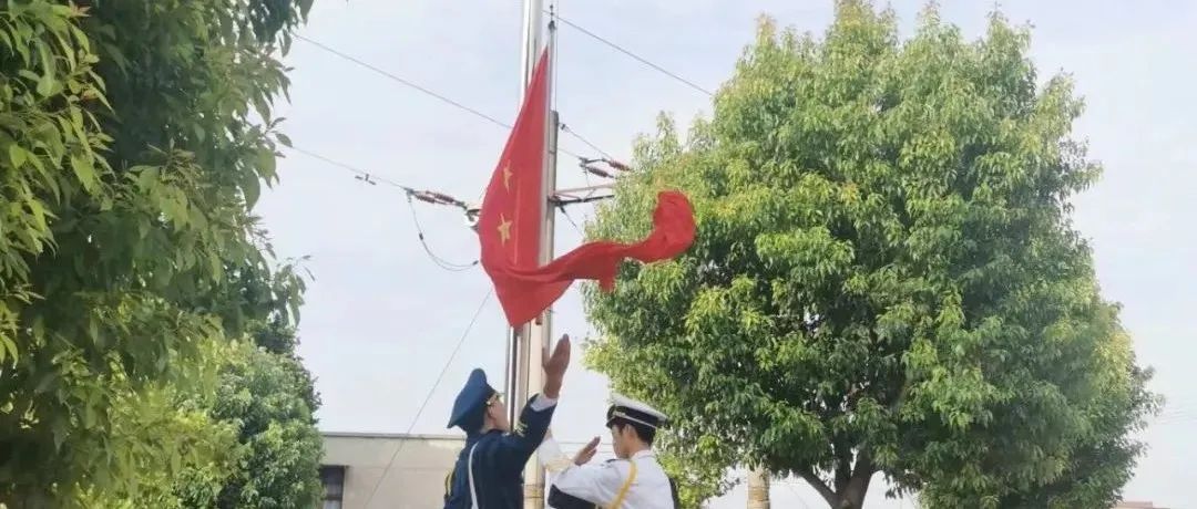 汉滨区新建中等职业技术学校隆重举行“开学第一升”升旗仪式