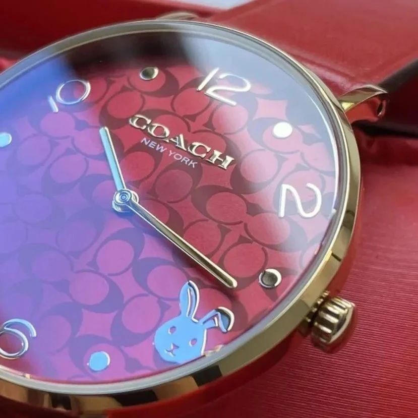 属于你的本命年红，COACH兔年限定手表，一眼就爱上！