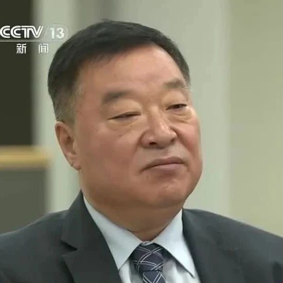 为何在隆冬时节而不是夏季放开？梁万年回答