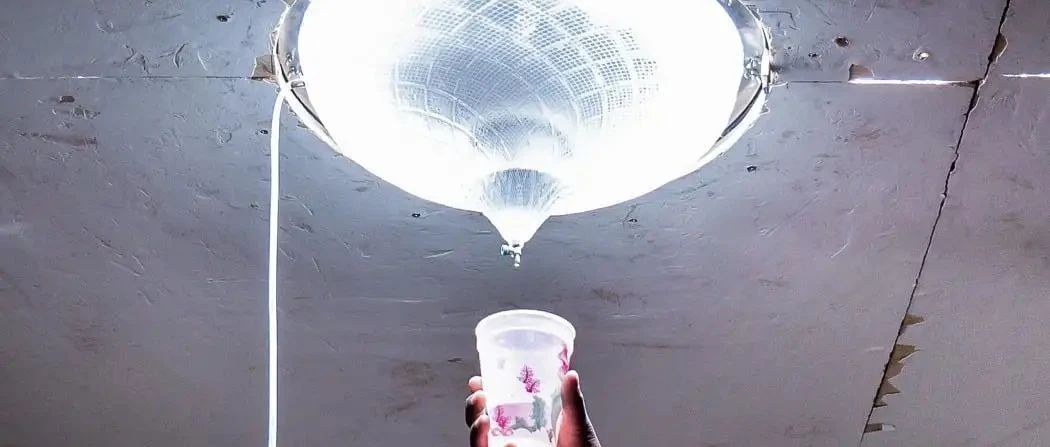 不用交水电费！在屋顶装盏“灯”就能享受免费的水电，这种发明真是造福穷人啊~