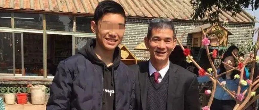 广东父亲独自养娃20年，儿子考上世界名校后，却自杀身亡，背后原因让人痛心
