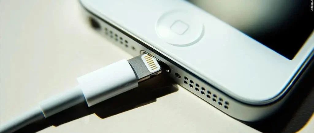 iPhone 15 终于用上 USB-C