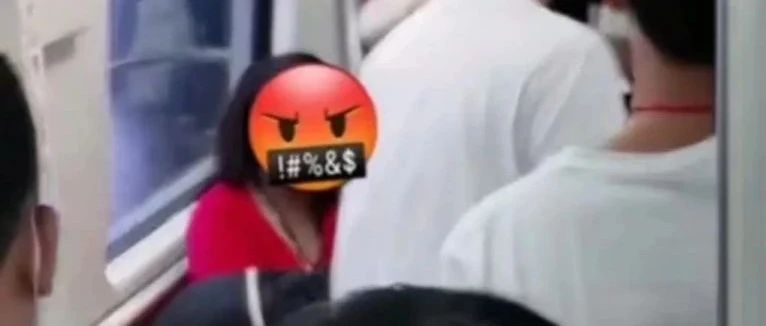 广州地铁1段偷拍视频，讽刺多少人：你只讲道德的样子真丑