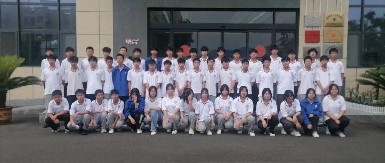 商南县职教中心师生代表赴商洛市虎之翼科技有限公司开展研学活动