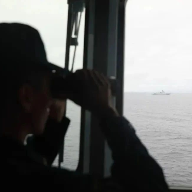 美舰过航台湾海峡，东部战区发声
