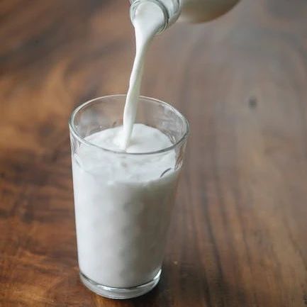 热牛奶=毒牛奶？加热牛奶的3个大坑，营养流失还危险！