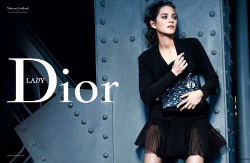 Dior创意总监和CEO认为回归线下很重要、三款手袋或将涨价