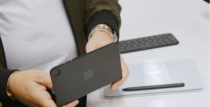 微软暗示新的Surface Duo 2将支持5G并配备升级后的摄像头
