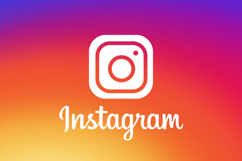 Instagram 把信息流改成水平滑动，一小时后撤回更新