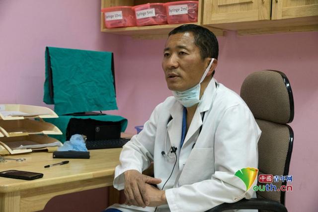不丹首相兼职医生 政坛前是全职泌尿科医生
