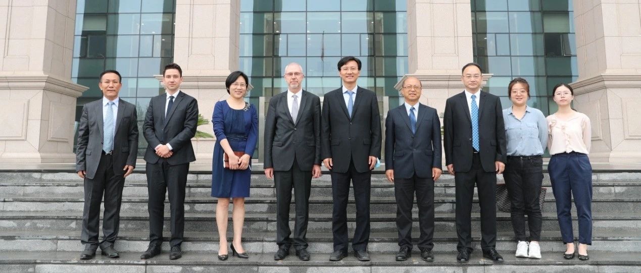法国驻华大使馆代表团一行访问国家法官学院
