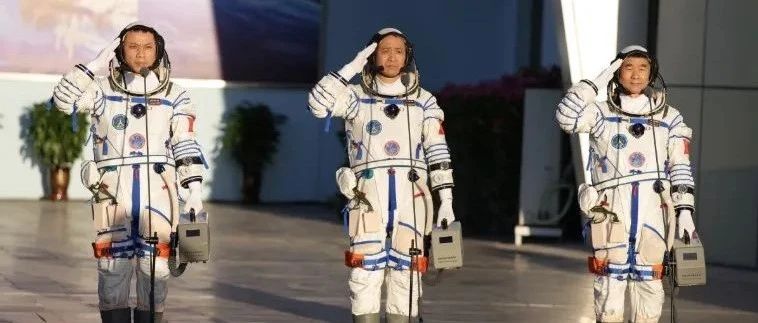 国际立达丨“译”起学英语第1期- China Launched the Shenzhou XII Spacecraft