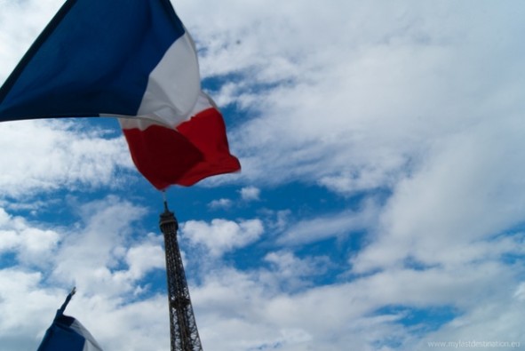 法国政府拟向YouTube和Facebook征收“文化税”