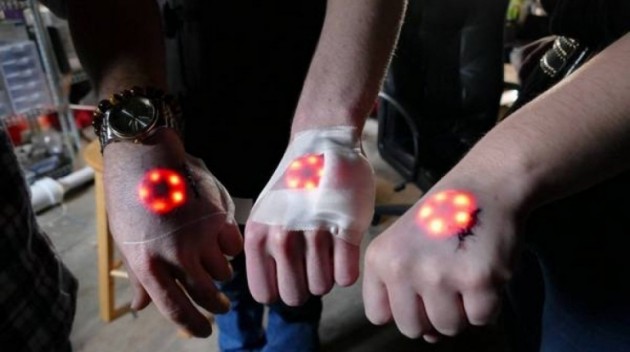 生物骇客皮下植入LED玩电子纹身 胆小慎入