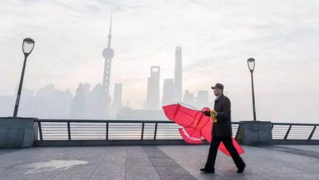 中国发布史上首个大雾红色预警：上海部分地区能见度低于100米