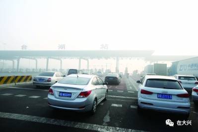 首个大雾红色预警 北京南部有特强浓雾