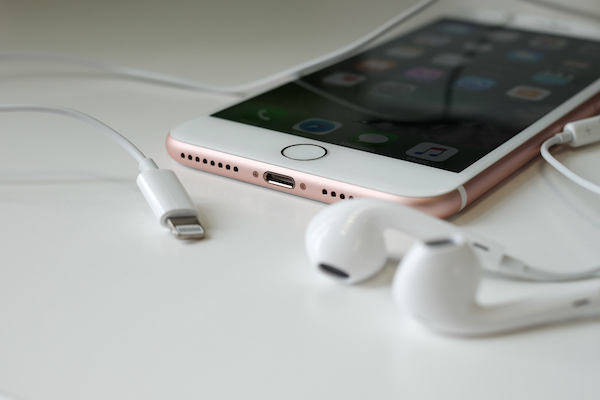 首失中国畅销榜宝座iPhone 8能拯救苹果？