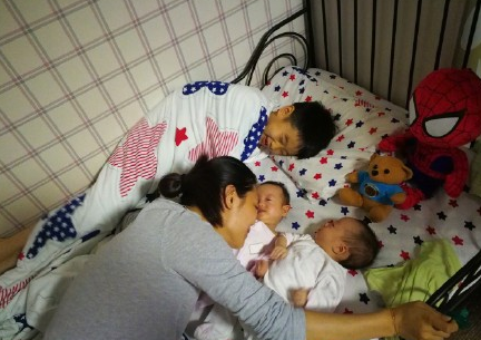 杨阳洋陪妹妹们睡觉 画面非常温馨幸福