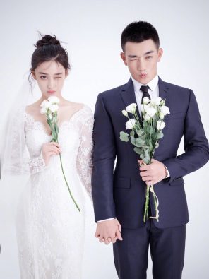 张馨予宣布结婚 在微博晒出婚纱照