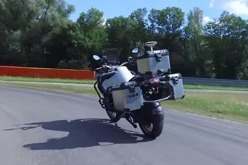 摩托车也能自动驾驶？宝马已公布摩托车自动驾驶视频